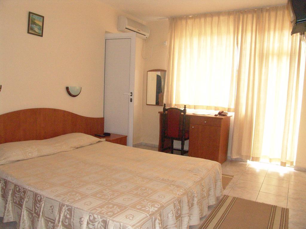 Family Hotel Andreev Nessebar Zimmer foto
